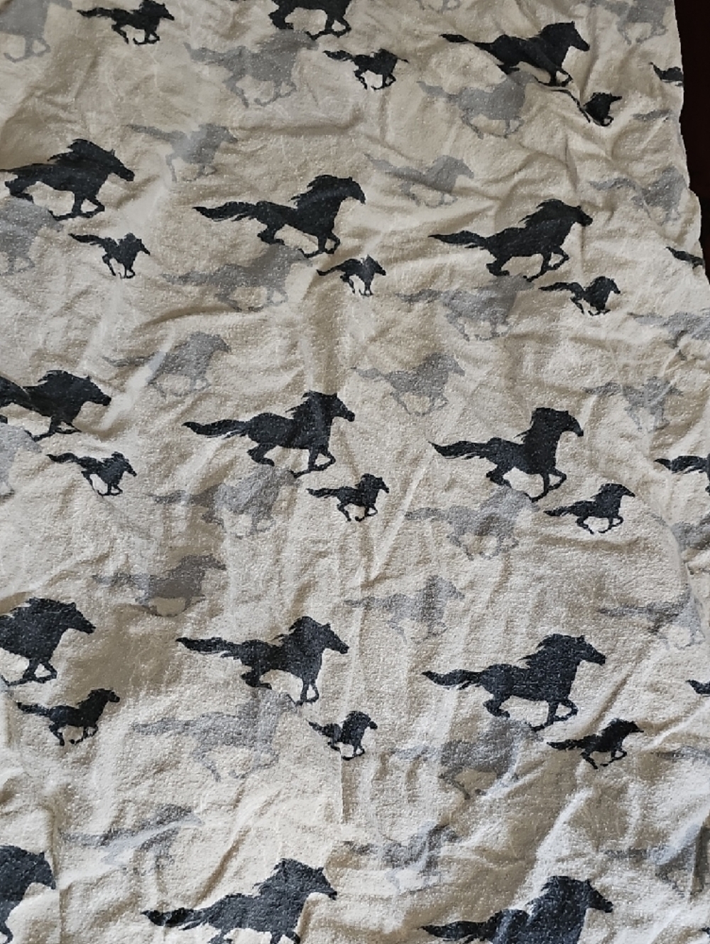 3 Fitted Crib Sheets & 1 Fleece Blanket - Picture 2 of 6